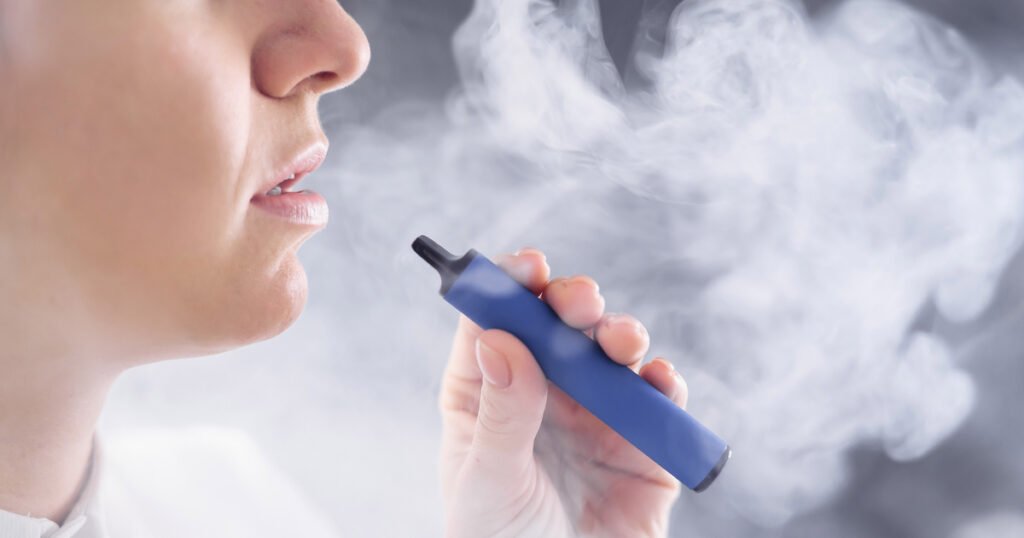 Alerta por uso de vapeadores y cigarros electronicos en la region